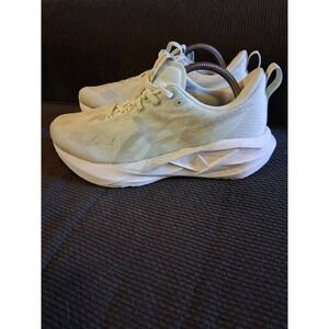 Asics Womens Novablast 5 1012B765 Gray Running Shoes Sneakers Size 10